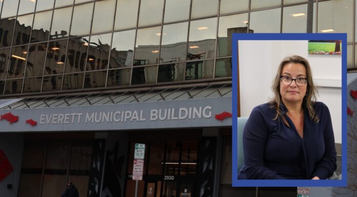 Alcaldesa de Everett suspende cámaras LPR y anuncia directiva sobre aplicación migratoria