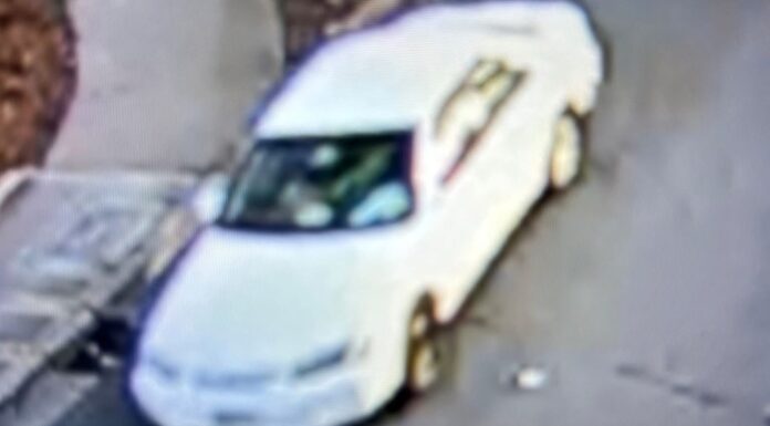 Policía de Bellevue solicita ayuda para ubicar a sospechoso