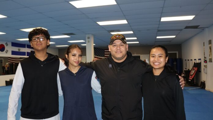 Daniel Ramírez Maestro de Taekwondo ayuda a transformar vidas en el estado de Washington.