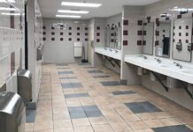 Un arma fue olvidada en el baño de una escuela de Bellevue