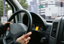 Conductor de autobús de Renton enfrenta cargos por presunto fraude de compensación laboral