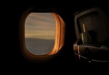 Condenan a un hombre por ataque sexual a una adolecente dormida en un avión rumbo a Seattle