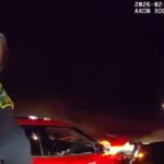 Con amplio historial criminal, desata persecución y cae por DUI en el condado Thurston Foto: Momento en el que agentes del condado de Thurston, abordan al hombre que intento escapar de las autoridades - Cortesía del sheriff Derek Sanders