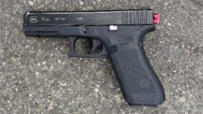 Foto: Arma recuperada por los agentes durante la detención - Cortesía del KPD Foto: Arma recuperada por los agentes durante la detención - Cortesía del KPD