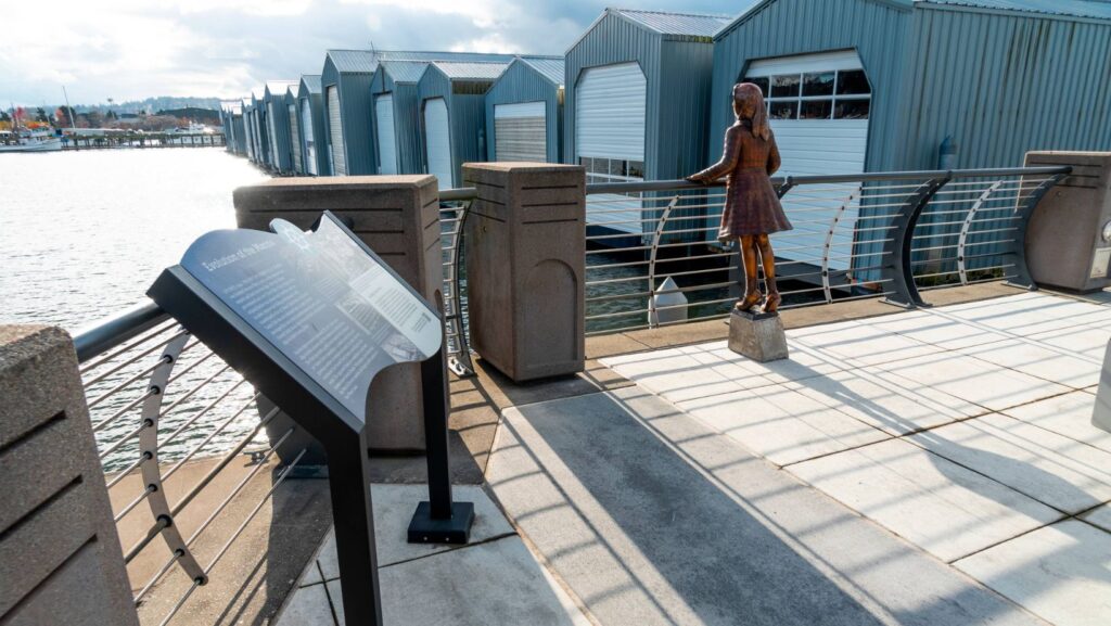 Foto: Placa de información sobre la escultura - Cortesía del puerto de Everett