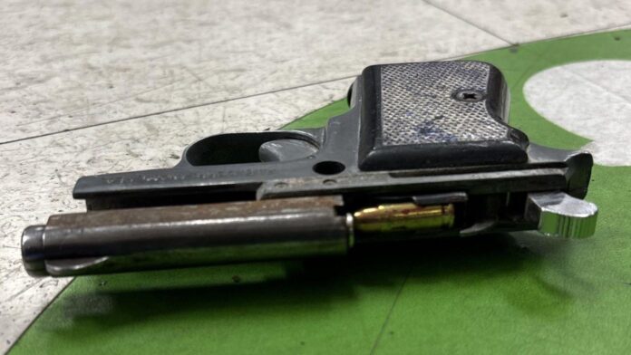 Foto: Presunta pistola utilizada en un tiroteo en una licorería Rainier Avenue South - Cortesía del SPD