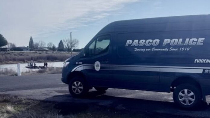 Autoridades del PPD investigando Autoridades investigando el área del Parque Chiawana donde fue encontrado el vehículo – Foto cortesía del PPD