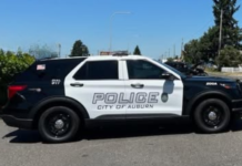 Arrestan a hombre en Auburn por el asesinato de su madre; afirma que un demonio lo poseyó Foto: Patrulla de la policía de Auburn - Cortesía del departamento de policía de Auburn