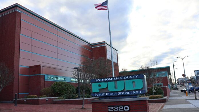 Edificio de Snohomish County PUD en Everett Fachada principal del edificio de Snohomish County PUD en Everett, Washington.