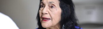 Dolores Huerta líder sindical y cofundadora de United Farm Workers durante una entrevista en Arizona