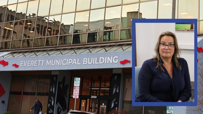 La alcaldesa de Everett, Cassie Franklin, es fuertemente criticada por ICE tras su decisión de acatar la ley estatal “Keep Washington Working” que limita la colaboración de entidades locales del estado con agencias migratorias federales – Foto: Latino Herald ™