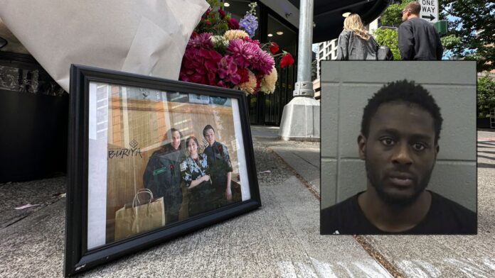 Un retrato con flores conmemora a Eina Kwon (centro) junto a su esposo Sung Kwon (derecha) en Seattle, el viernes 16 de junio de 2023. En recuadro, la imagen policial del hombre que fue posteriormente declarado no culpable del homicidio. (AP Photo/Manuel Valdes) Foto de ficha policial: Cook County.