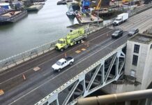 Cerrarán carriles de la SR 99 norte en Seattle durante tres días Vista del puente First Ave S sobre el río Duwamish en Seattle donde se realizarán reparaciones temporales. Foto cortesía de WSDOT.