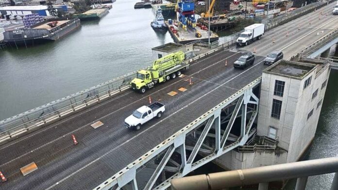 puente First Ave S sobre el río Duwamish Vista del puente First Ave S sobre el río Duwamish en Seattle donde se realizarán reparaciones temporales. Foto cortesía de WSDOT.