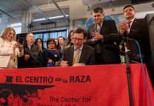 Ferguson firmó ley que prohíbe uso de máscaras a agentes