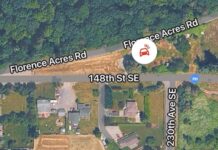 Fuertes vientos provocan caída de árboles, cierre de vías y una muerte en Snohomish County Mapa de Florence Acres Road en Monroe, Washington, donde un árbol cayó sobre un vehículo durante fuertes vientos.