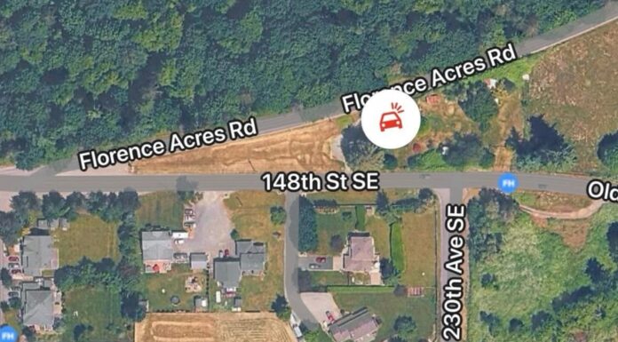 Fuertes vientos provocan caída de árboles, cierre de vías y una muerte en Snohomish County Mapa de Florence Acres Road en Monroe, Washington, donde un árbol cayó sobre un vehículo durante fuertes vientos.