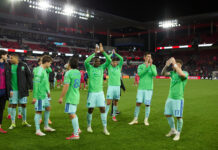 Sounders FC vence 1-0 a St. Louis CITY SC y suma su primer triunfo como visitante Jugadores del Seattle Sounders FC aplauden a la afición desde el campo tras su victoria 1-0 frente a St. Louis CITY SC el sábado 7 de marzo.