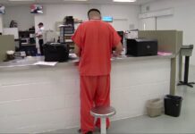 Ayuntamiento de Des Moines aclara que no se contempla un centro de detención de ICE Inmigrante detenido y procesado en la cárcel de ICE en Tacoma — Latino Herald ™