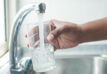 Análisis nacional pone en duda la calidad del agua potable en WA