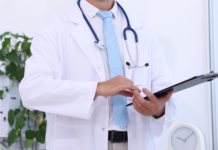 Más mujeres denuncian a ginecólogo acusado de abusos