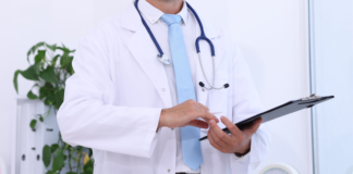 Más mujeres denuncian a ginecólogo acusado de abusos