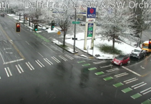 Breve nevada sorprende a Seattle tras un invierno con muy poca nieve Ligera Nevada en algunas regiones del Puget Sound — Foto: Seattle Department of Transportation