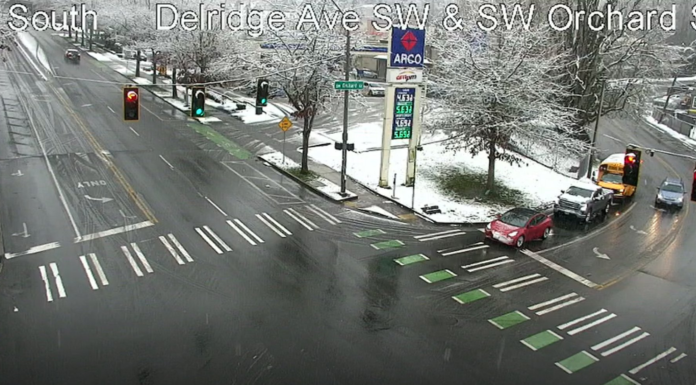 Breve nevada sorprende a Seattle tras un invierno con muy poca nieve Ligera Nevada en algunas regiones del Puget Sound — Foto: Seattle Department of Transportation