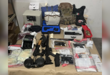 Operativo en Thurston termina con un arresto por narcotráfico Dinero, armas, drogas y distintos artículos decomisados por las autoridades durante el operativo — Foto: Sheriff del Condado de Thurston, Derek Sanders