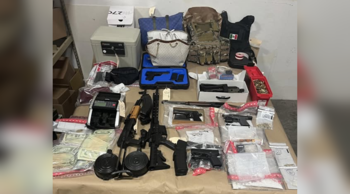 Operativo en Thurston termina con un arresto por narcotráfico Dinero, armas, drogas y distintos artículos decomisados por las autoridades durante el operativo — Foto: Sheriff del Condado de Thurston, Derek Sanders