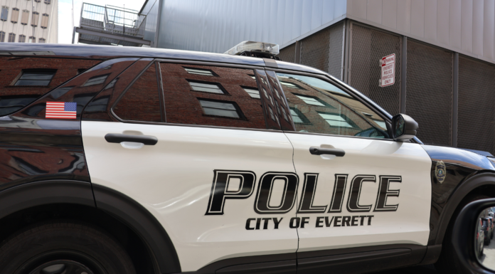 Niño de 3 años atropellado por una motocicleta en Everett Patrulla del departamento de policía de Everett — Foto: Latino Herald ™