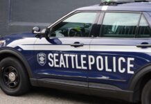 SPD investiga el hallazgo de un cadáver en los muelles de Ballard Patrulla del departamento de policía de Seattle — Foto: Latino Herald ™