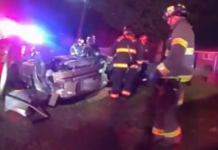 Hombre de 63 años muere en accidente de tráfico en el condado Pierce Miembros del departamento de Central Pierce Fire and Rescue en el sitio del siniestro — Foto: Oficina del Sheriff del condado de Pierce