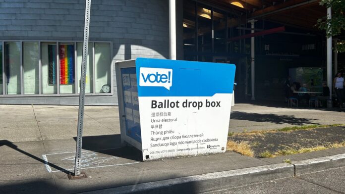 Ballot box biblioteca pública de Ballard — Foto: Latino Herald ™