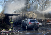 Tres personas heridas tras incendio que arrasó una casa en Lakewood Vivienda destruida por un incendio en Lakewood, la mañana del domingo 22 de marzo — Foto: West Pierce Fire & Rescue