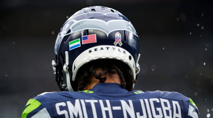 Los Seattle Seahawks aseguran a Jaxon Smith-Njigba con multimillonaria extensión Jaxon Smith-Njigba, receptor abierto de los Seattle Seahawks rompe récords con reciente contrato millonario que lo mantendrá con los Seahawks hasta el 2031 (Foto AP/Lindsey Wasson)