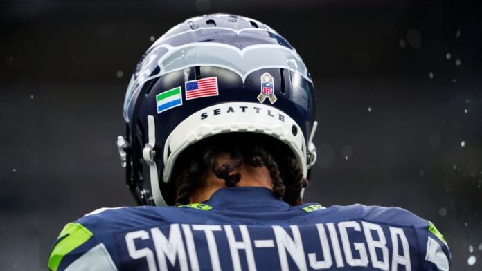 Jaxon Smith-Njigba, receptor abierto de los Seattle Seahawks rompe récords con reciente contrato millonario que lo mantendrá con los Seahawks hasta el 2031 (Foto AP/Lindsey Wasson)