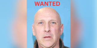 Buscan a sospechoso en caso de doble homicidio en el condado Mason Cartel de búsqueda difundido por autoridades con la fotografía de Robert T. Niño, hombre buscado en relación con una investigación de doble homicidio en el condado de Mason.