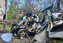 Choque en la I-5 deja a dos conductores gravemente heridos en el condado Thurston Estado de la furgoneta luego de chocar con un camión en la I-5 en el condado de Thurston — Foto: WSP