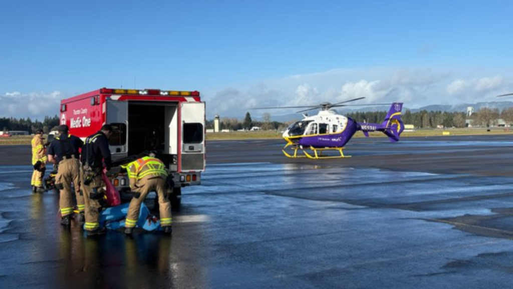 Momento en el que personal de rescate se dirigían al sitio del siniestro en helicóptero— Foto: WSP
