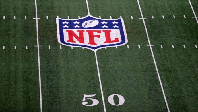 NFL Logotipo de la NFL antes de un partido de fútbol americano en el estadio MetLIfe, en East Rutherford, N.J. (Foto AP/Adam Hunger)