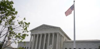 Corte Suprema reabre disputa sobre el poder político latino en Yakima Valley La Corte Suprema en junio de 2023 (Foto de AP/Mariam Zuhaib)