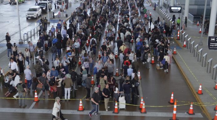Trump promete pagar a agentes de TSA en medio del bloqueo presupuestario