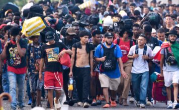 Nueva caravana migrante avanza desde el sur de México