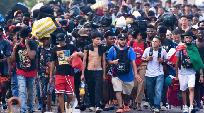 Nueva caravana migrante avanza desde el sur de México