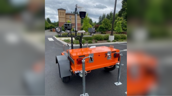 Cámara montada en un remolque, el cual se colocará en las zonas de trabajo donde el exceso de velocidad es un problema – Foto cortesía de la WSDOT