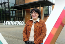 “Todos son bienvenidos”, dice concejal de Lynnwood sobre seguridad de inmigrantes Isabel Mata, concejal de la ciudad de Lynnwood, habla sobre su Resolución para la Seguridad de los Inmigrantes - Foto cortesía del Lynnwood Times por Mario Lotmore.