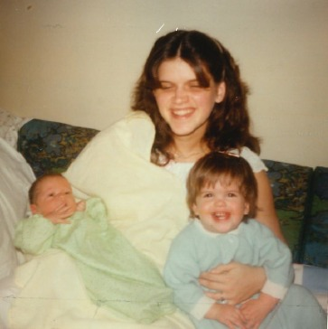 Susan Vesey con sus dos hijos - foto cortesia del departamento de policía de Everett
