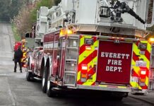 Incendio residencial en Everett deja dos adultos mayores fallecidos