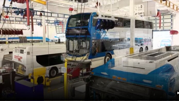 Captura de pantalla de un taller mecánico de Community Transit en la ciudad de Everett, WA